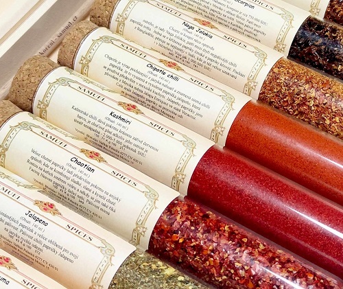 8 druhů CHILLI a dřevěná palička