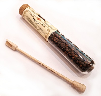 Různé druhy PEPŘŮ ve zkumavce Z5