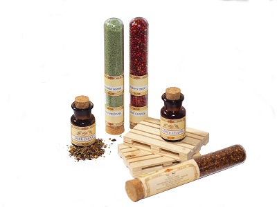 Různé druhy pepře ve zkumavce Z5