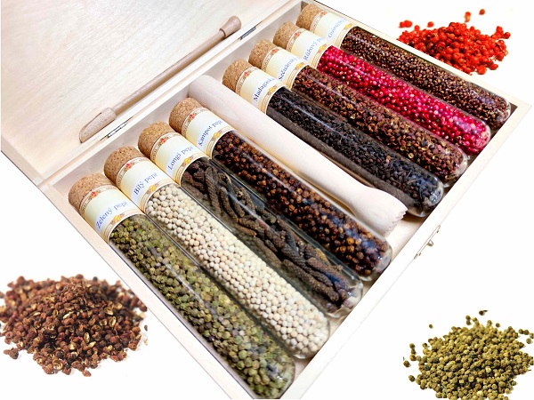 8 PEPŘŮ světa a dřevěná palička