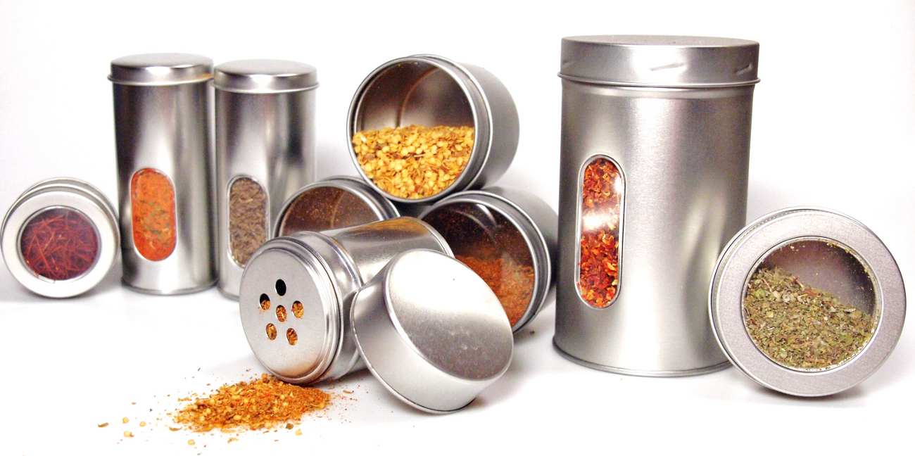 Plechové dózy a kořenky na koření