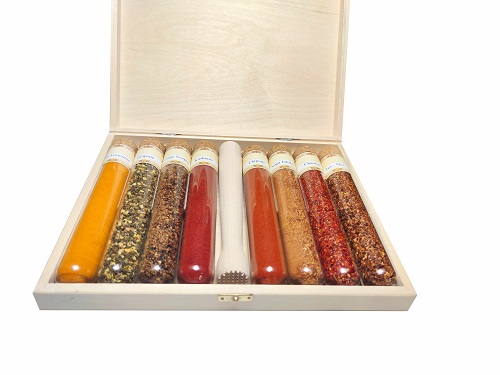 8 druhů CHILLI a dřevěná palička